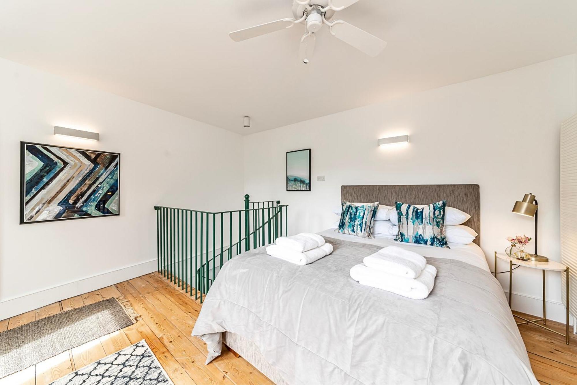 The Secret Kensington Garden Mews-2 Bedroom Full House-2 Train Lines- Spacious-Kings Road- Harrods -Chelsea Stadium-Private Small Patio London Eksteriør bilde