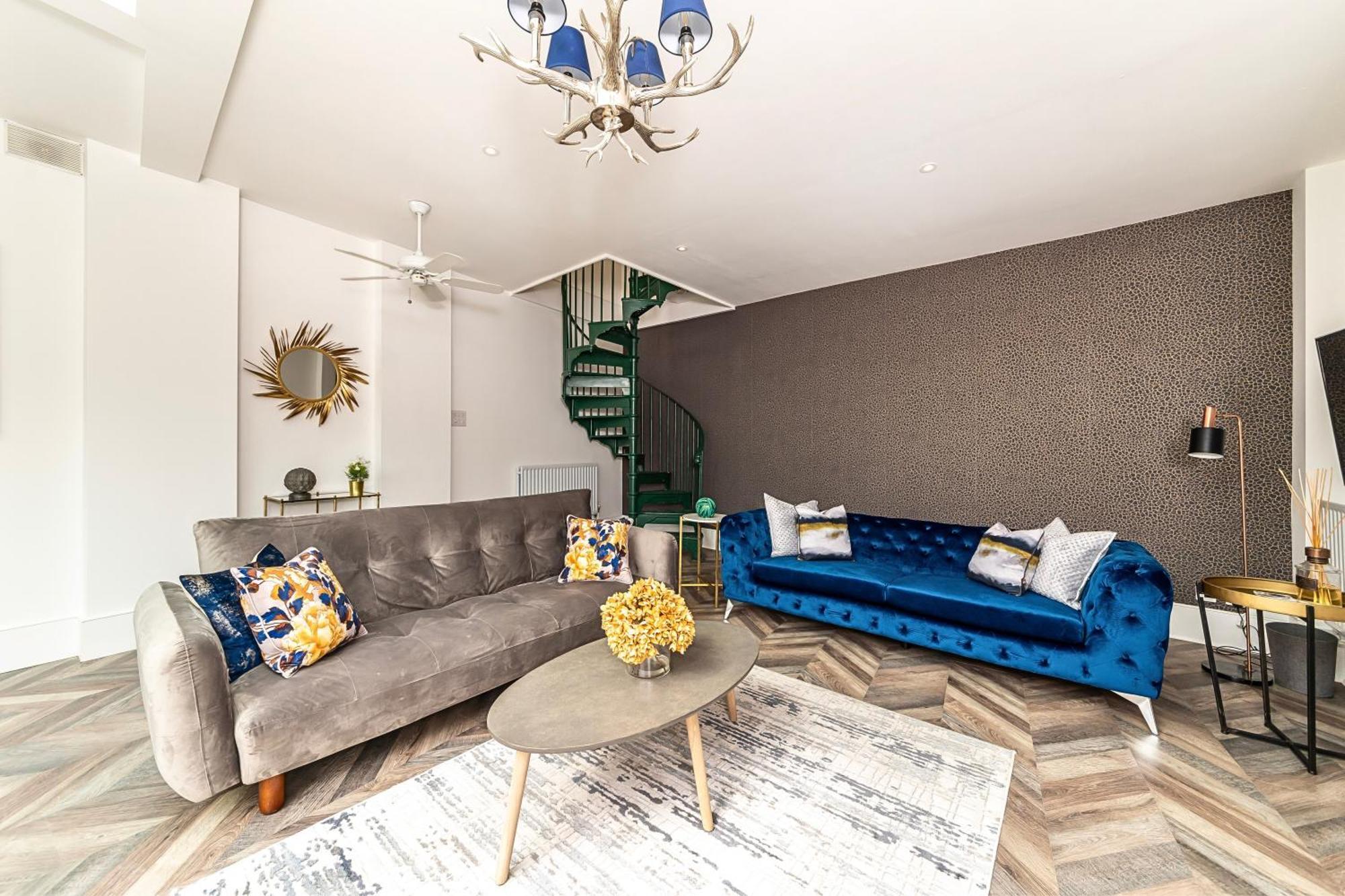 The Secret Kensington Garden Mews-2 Bedroom Full House-2 Train Lines- Spacious-Kings Road- Harrods -Chelsea Stadium-Private Small Patio London Eksteriør bilde