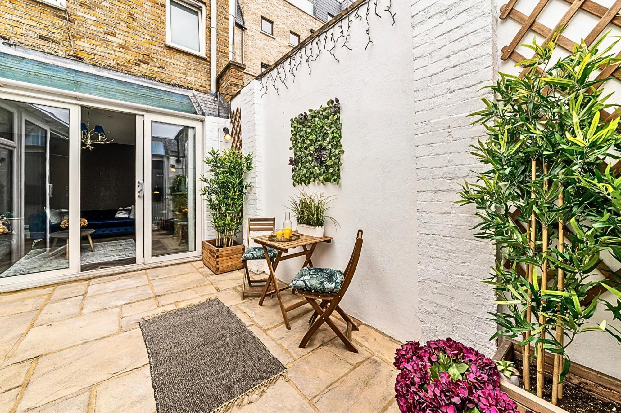 The Secret Kensington Garden Mews-2 Bedroom Full House-2 Train Lines- Spacious-Kings Road- Harrods -Chelsea Stadium-Private Small Patio London Eksteriør bilde