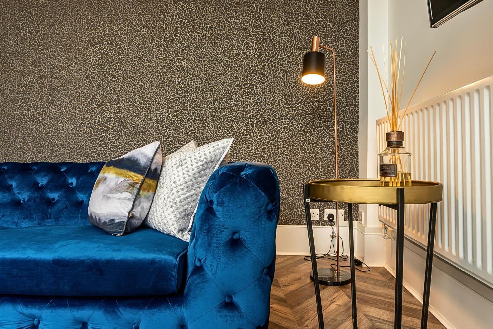 The Secret Kensington Garden Mews-2 Bedroom Full House-2 Train Lines- Spacious-Kings Road- Harrods -Chelsea Stadium-Private Small Patio London Eksteriør bilde