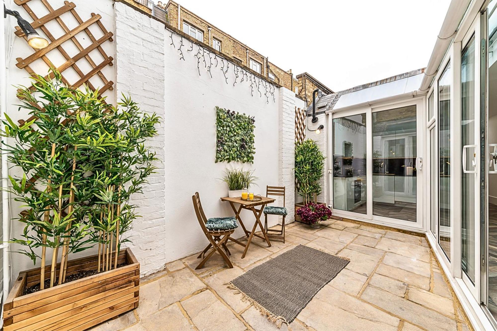 The Secret Kensington Garden Mews-2 Bedroom Full House-2 Train Lines- Spacious-Kings Road- Harrods -Chelsea Stadium-Private Small Patio London Eksteriør bilde