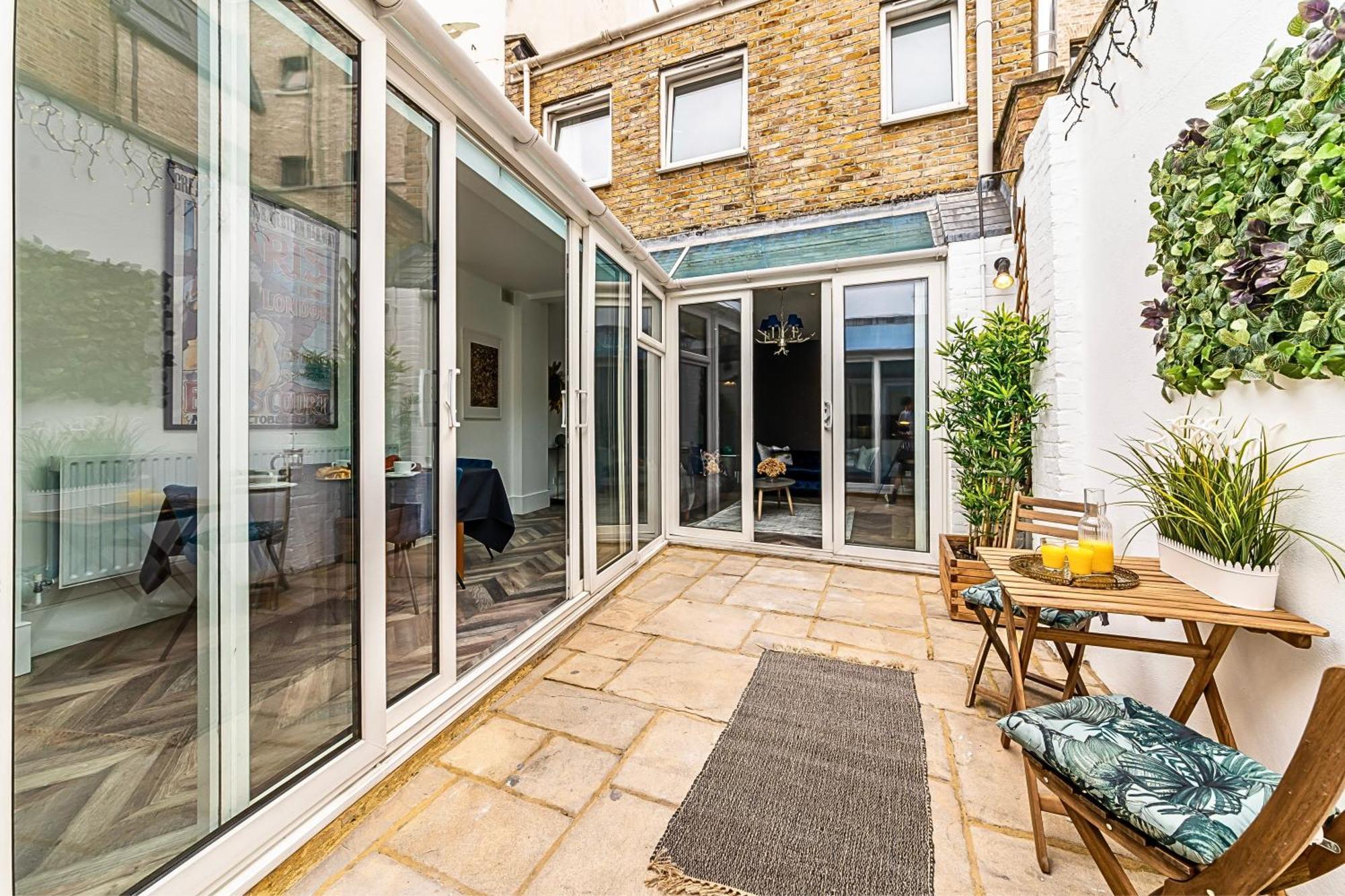 The Secret Kensington Garden Mews-2 Bedroom Full House-2 Train Lines- Spacious-Kings Road- Harrods -Chelsea Stadium-Private Small Patio London Eksteriør bilde